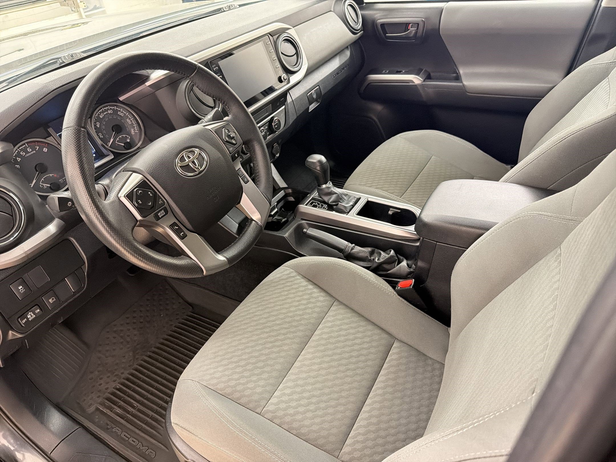 Used 2022 Toyota Tacoma SR5 w/ Technology Package RWD image 4