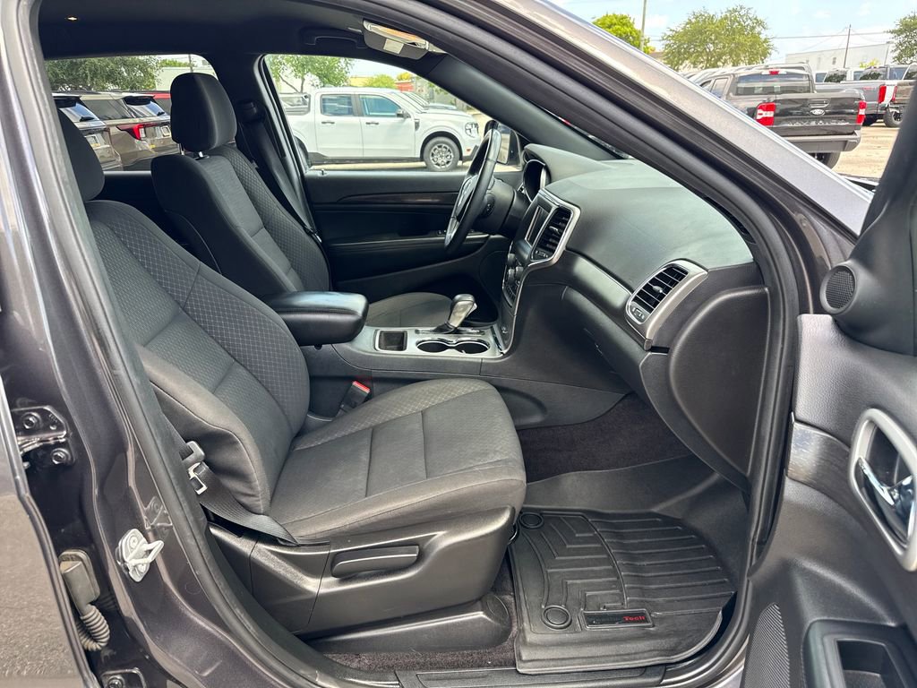 Used 2018 Jeep Grand Cherokee Laredo image 23