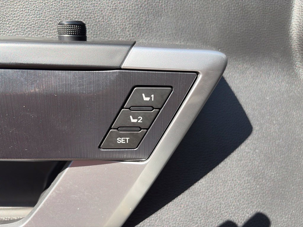 Used 2024 Toyota Tundra Platinum AWD/4WD image 25