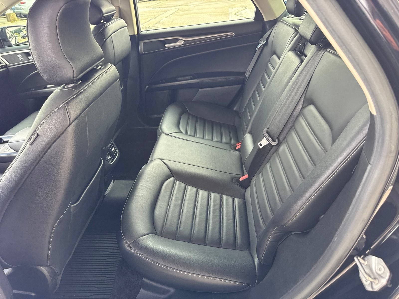 Certified 2018 Ford Fusion SE w/ Fusion SE Technology Package FWD image 34
