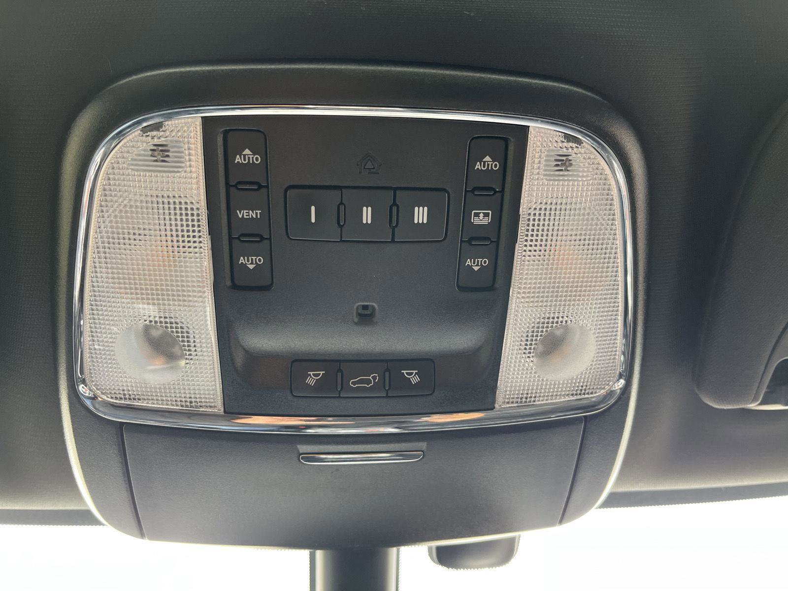 Used 2018 Jeep Grand Cherokee Trailhawk w/ Trailhawk Luxury Group image 24