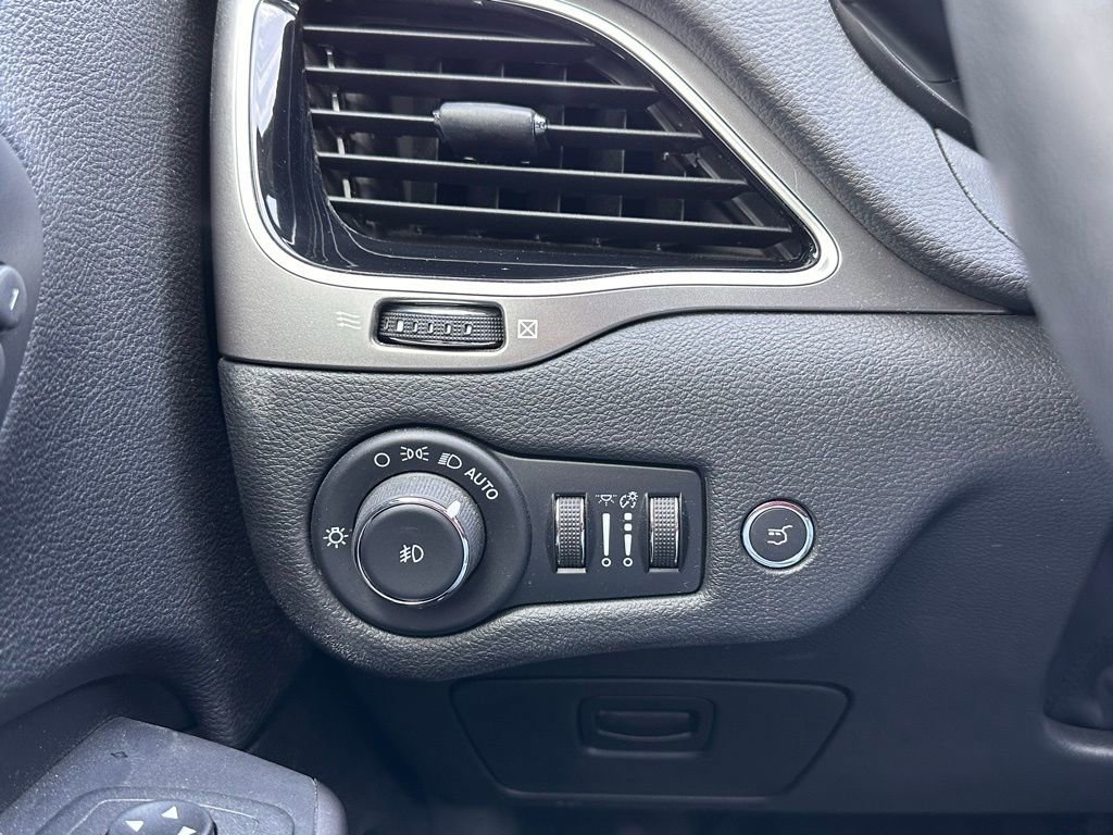 Used 2022 Jeep Cherokee Limited w/ Mopar Interior Package image 30