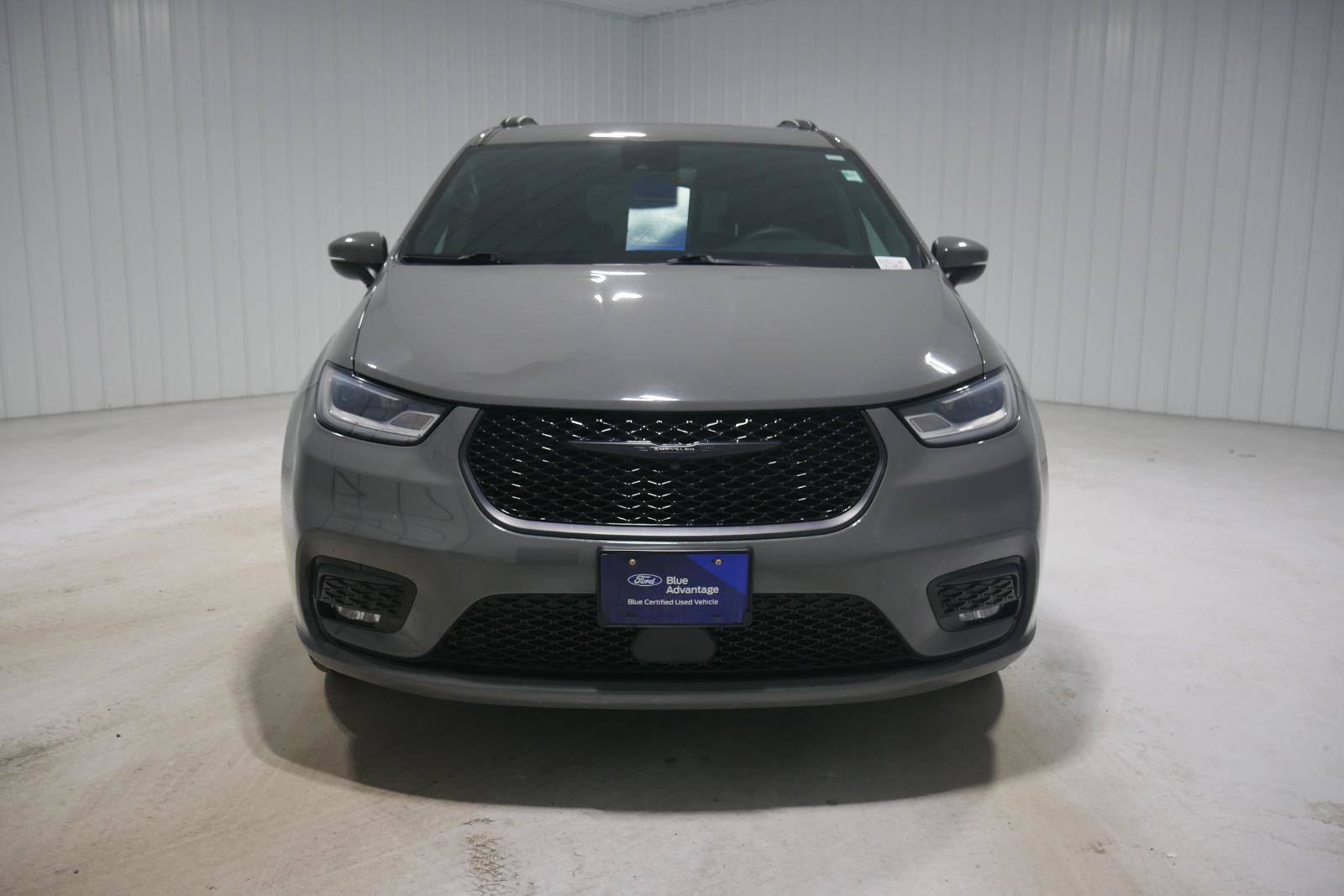 Used 2023 Chrysler Pacifica Touring-L w/ S Appearance Package image 8