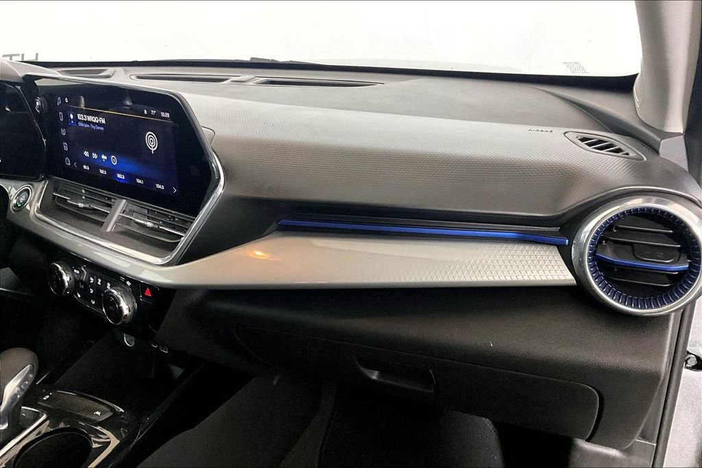Used 2025 Chevrolet Trax LT w/ LT Convenience Package FWD image 12