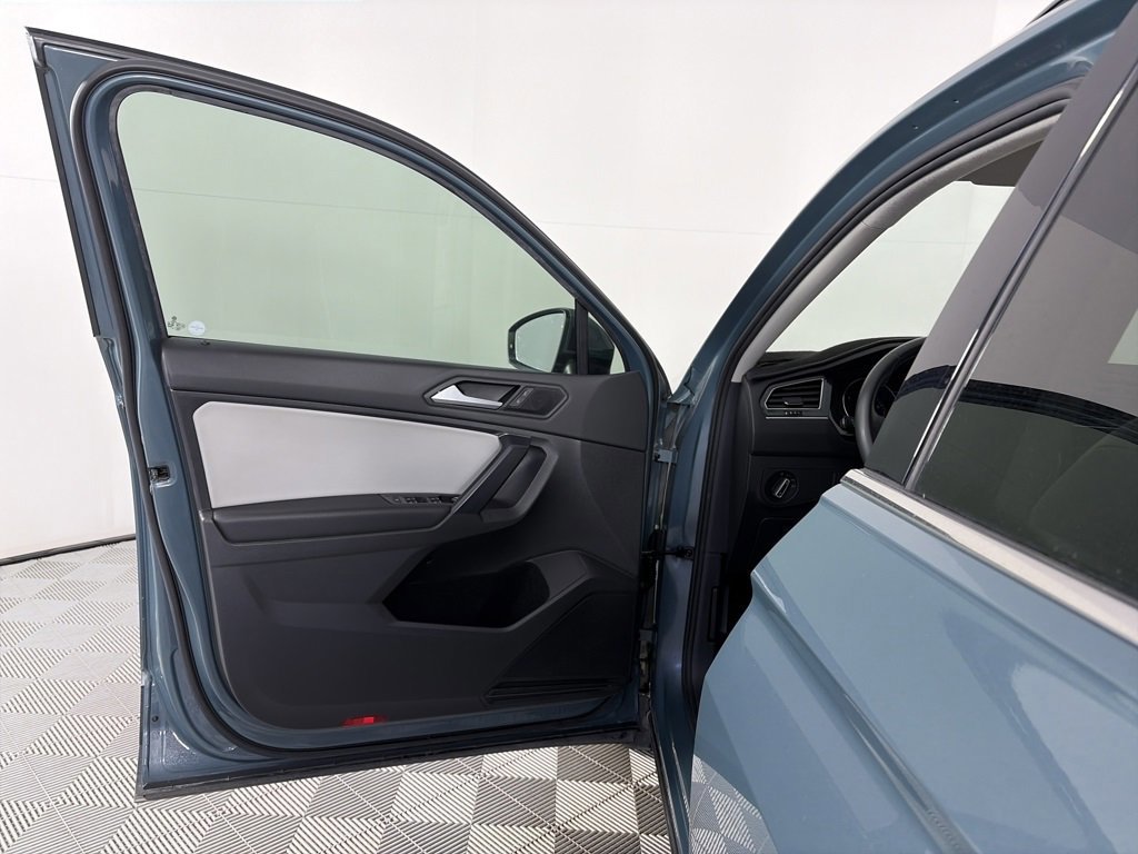Used 2021 Volkswagen Tiguan SE image 10