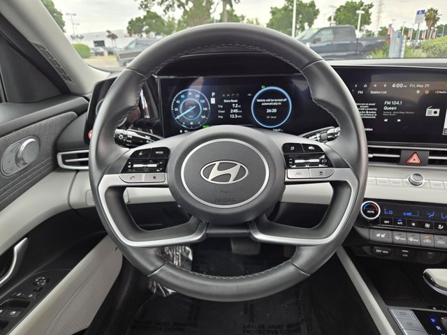 Used 2025 Hyundai Elantra Limited FWD image 13