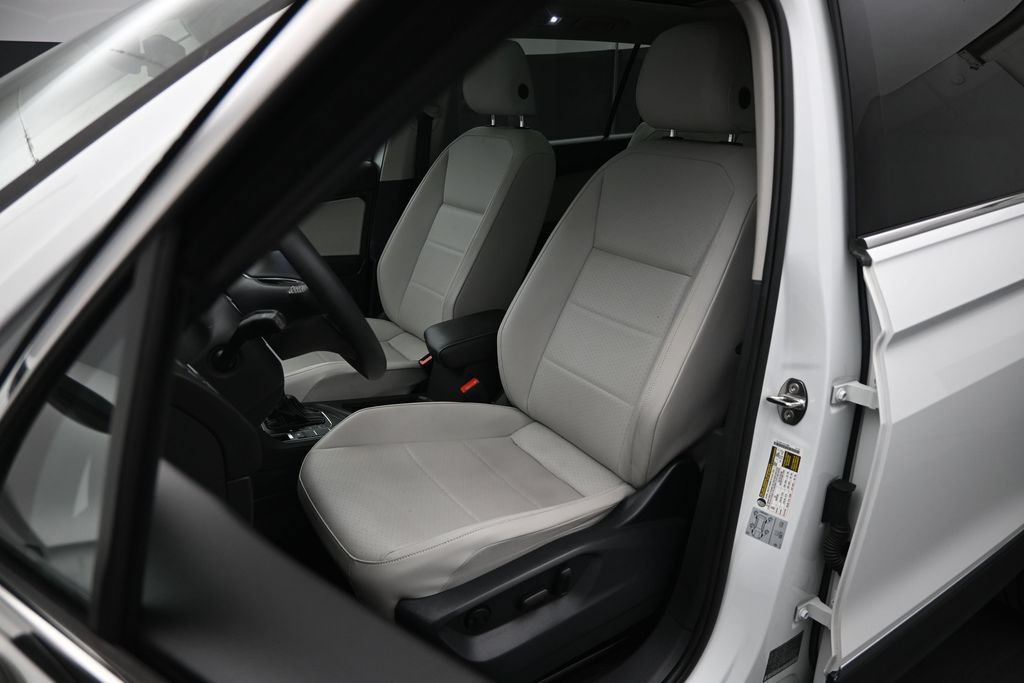 Used 2021 Volkswagen Tiguan SEL FWD image 9