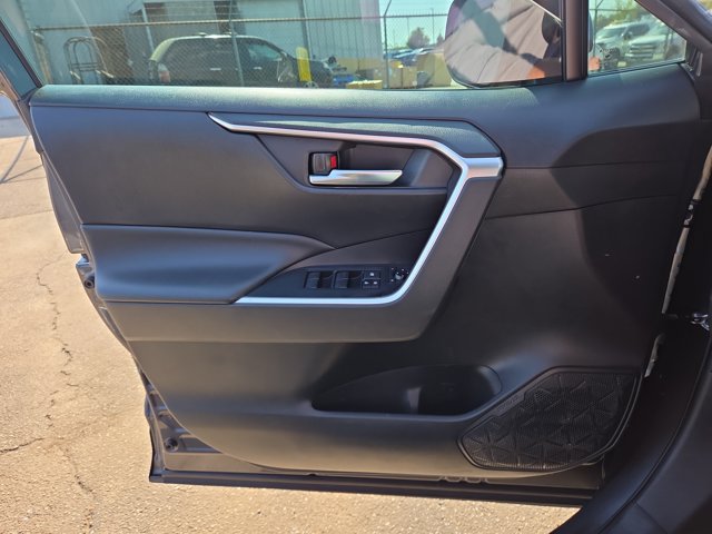 Used 2019 Toyota RAV4 XLE FWD image 17