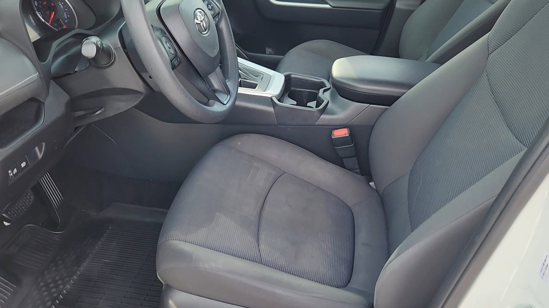 Used 2019 Toyota RAV4 LE image 19