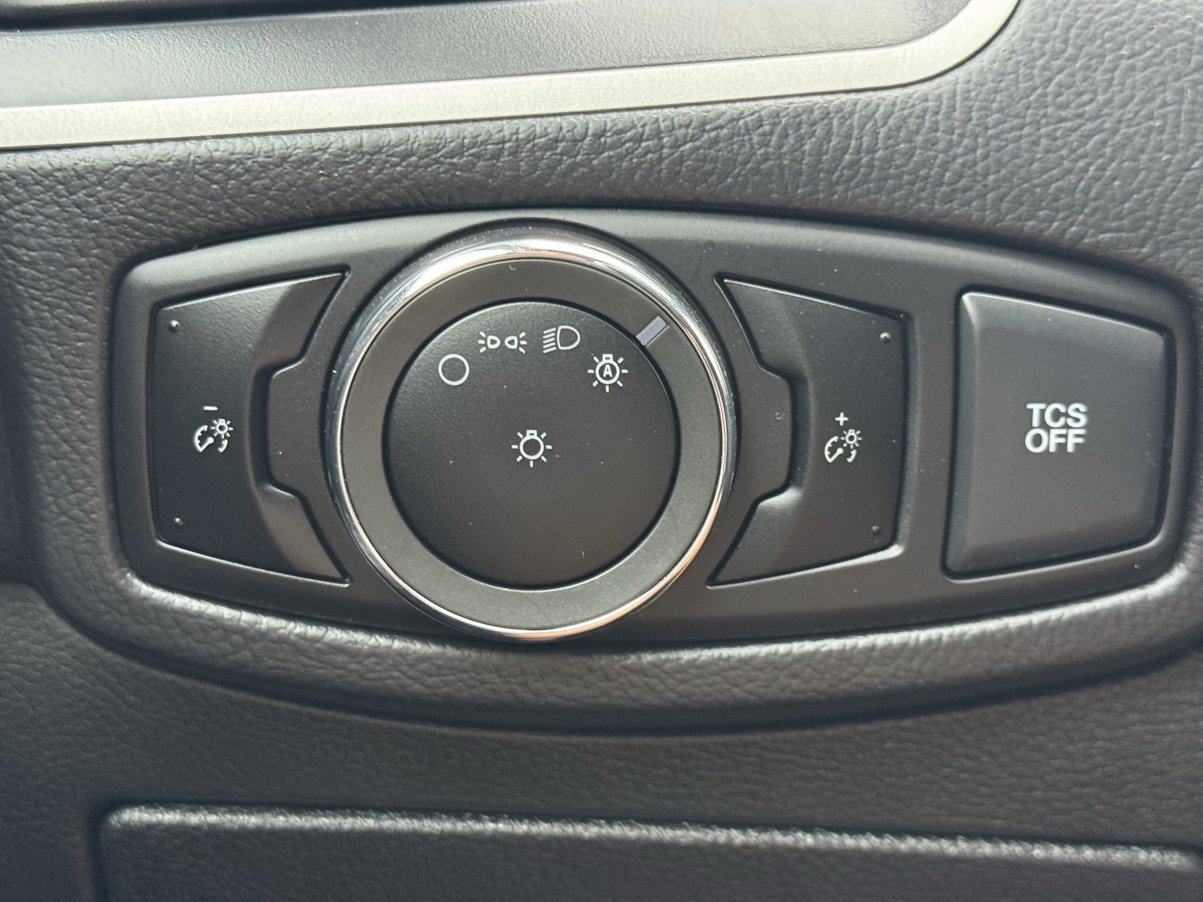 Certified 2024 Ford Edge SE image 21