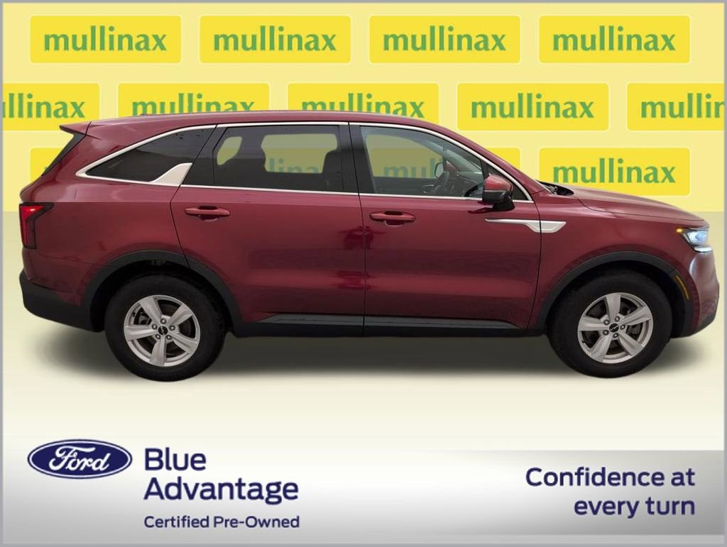 Used 2023 Kia Sorento LX image 6