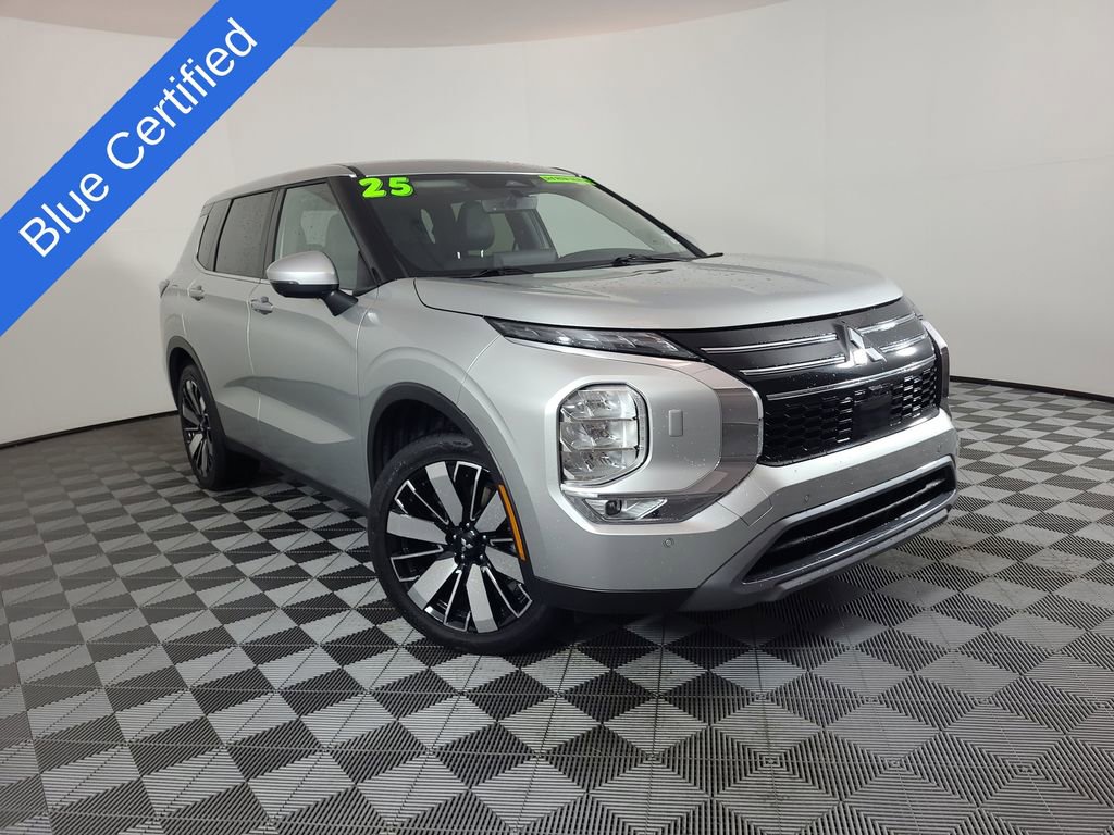 Used 2025 Mitsubishi Outlander AWD image 1