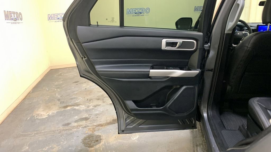Certified 2022 Ford Explorer XLT w/ Equipment Group 202A image 25