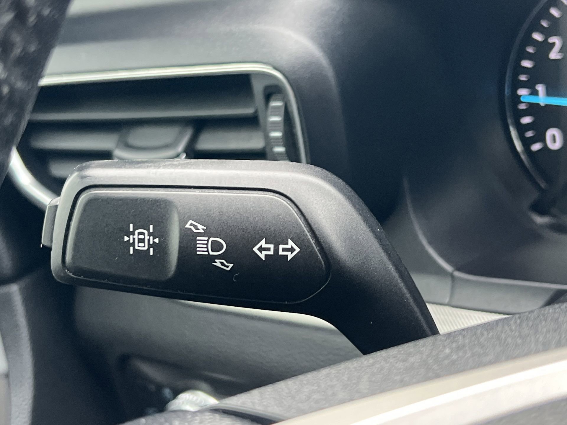 Certified 2021 Ford Explorer XLT w/ Equipment Group 202A image 15