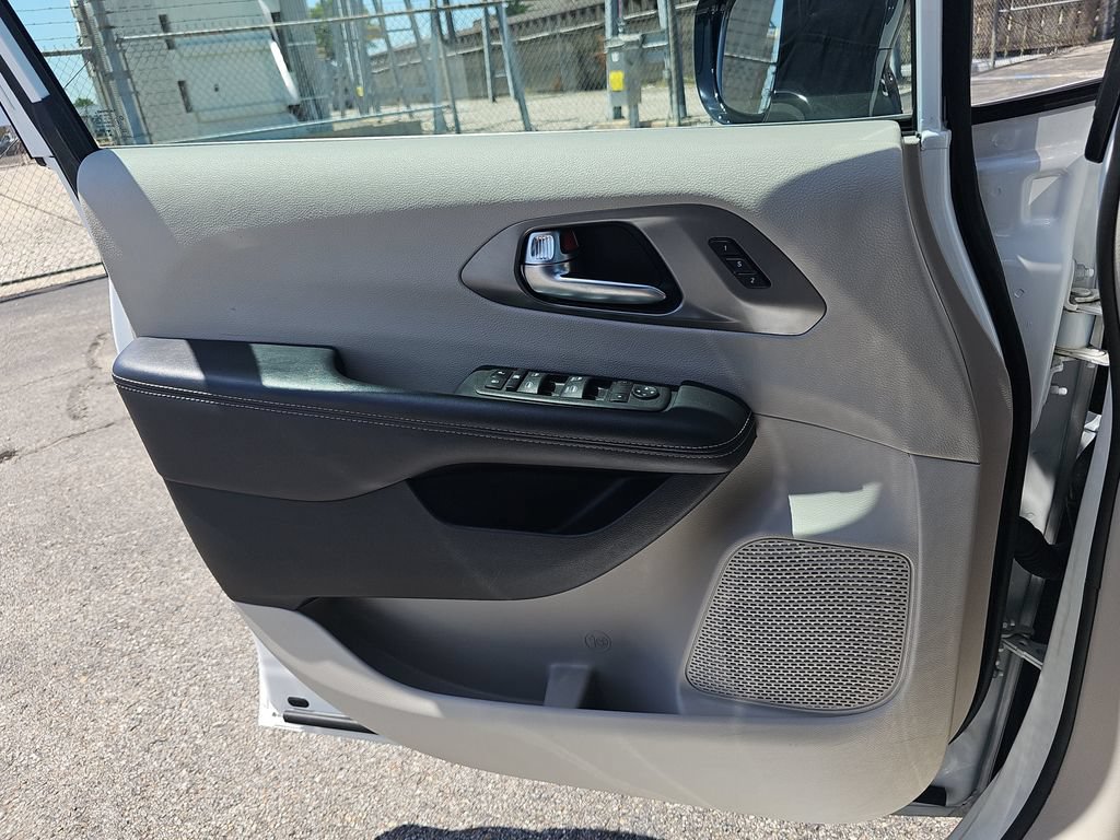 Used 2024 Chrysler Pacifica Touring-L FWD image 25