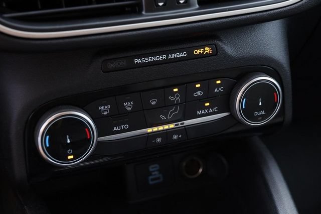 Certified 2022 Ford Escape SE w/ SE Sport Appearance Package FWD image 24