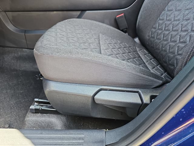 Used 2025 Nissan Kicks SV FWD image 16