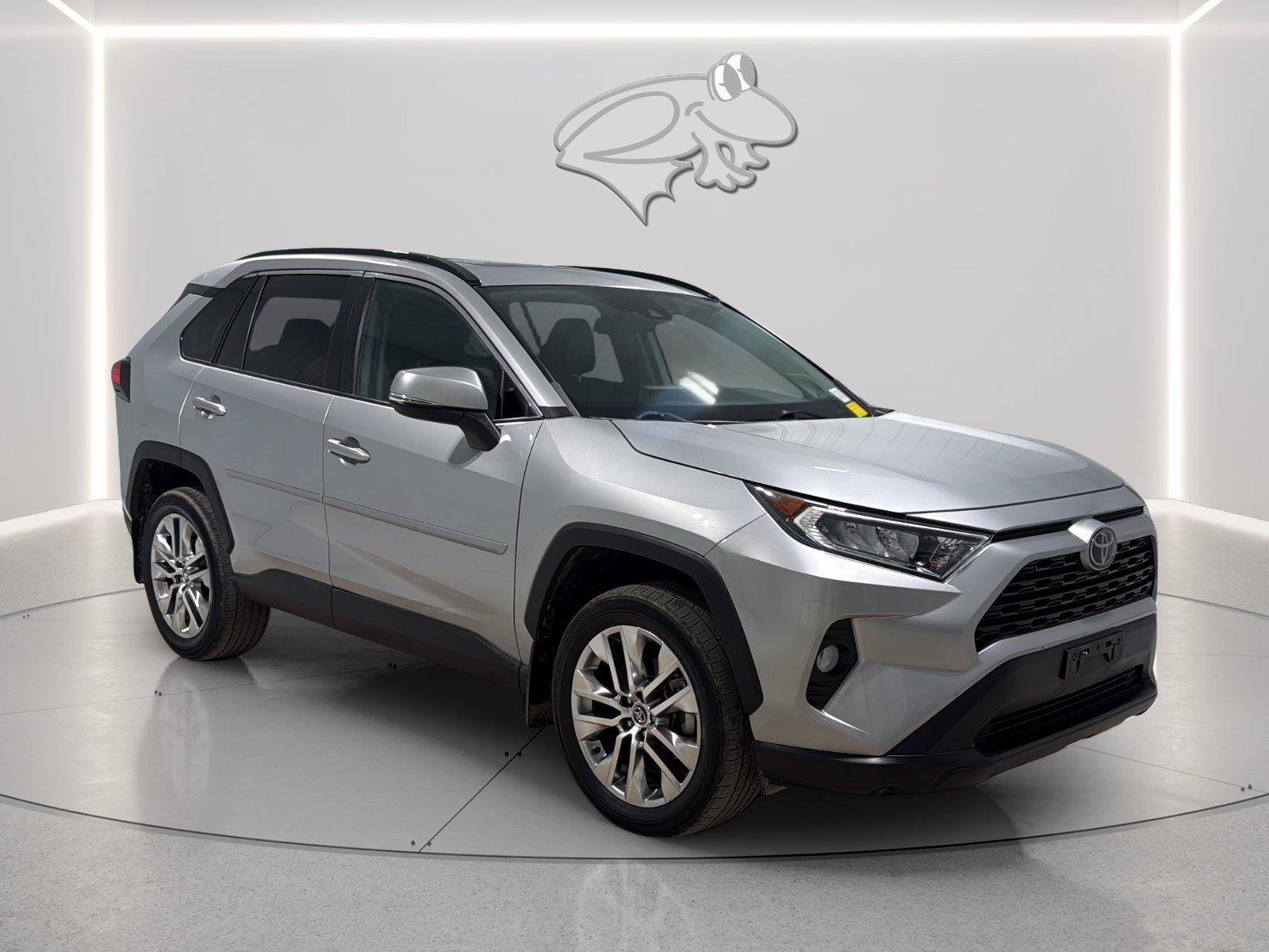Used 2020 Toyota RAV4 XLE Premium AWD/4WD image 7