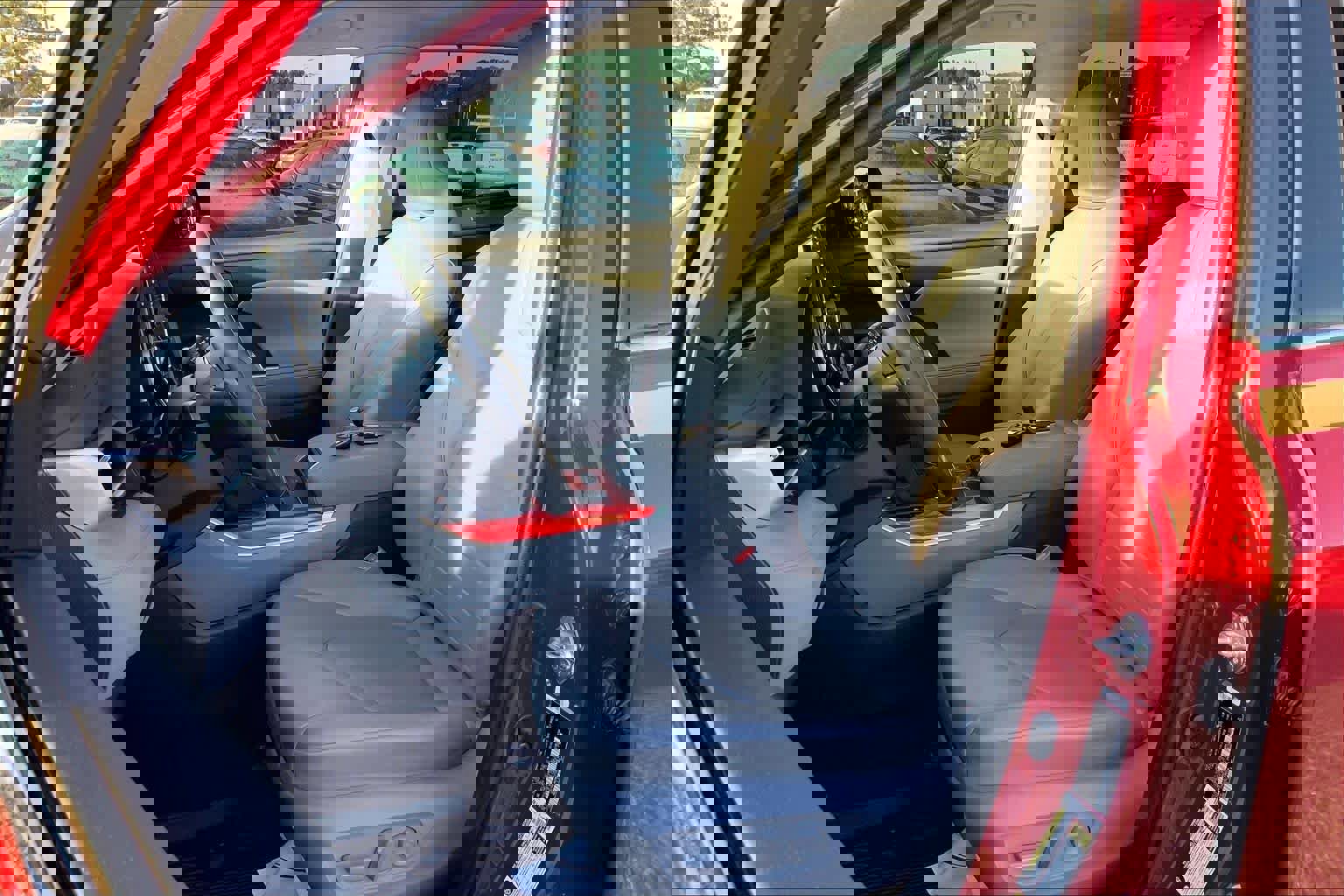 Used 2021 Toyota Highlander XLE image 10