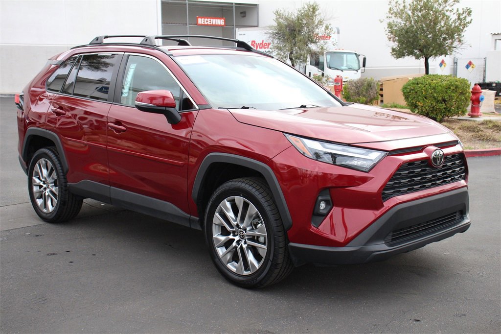 Used 2022 Toyota RAV4 XLE Premium image 10