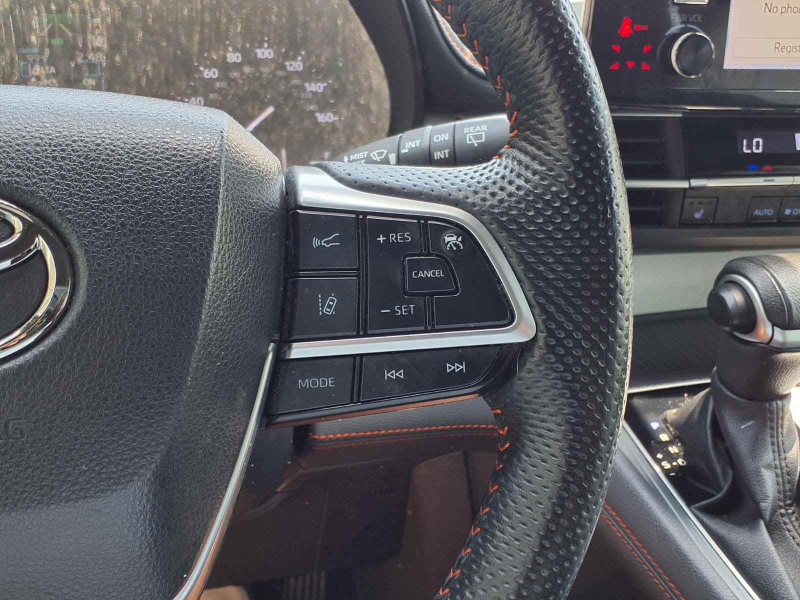 Used 2023 Toyota Sienna XSE FWD image 22