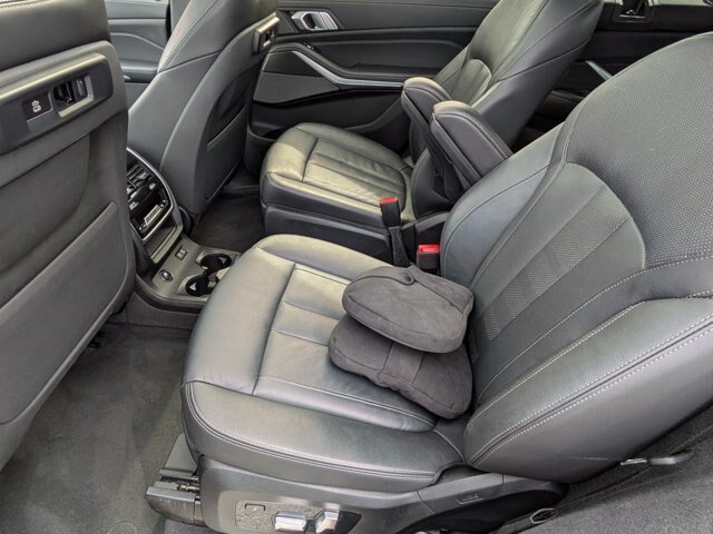 Used 2019 BMW X7 xDrive40i w/ Cold Weather Package AWD/4WD image 23