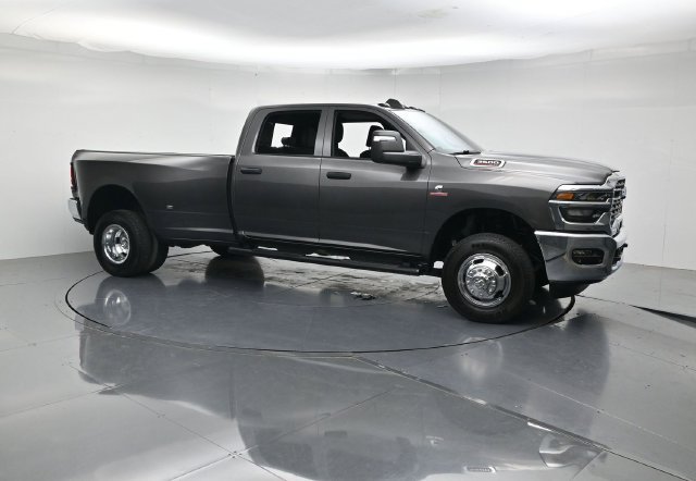 Used 2026 RAM 3500 Tradesman AWD/4WD image 3