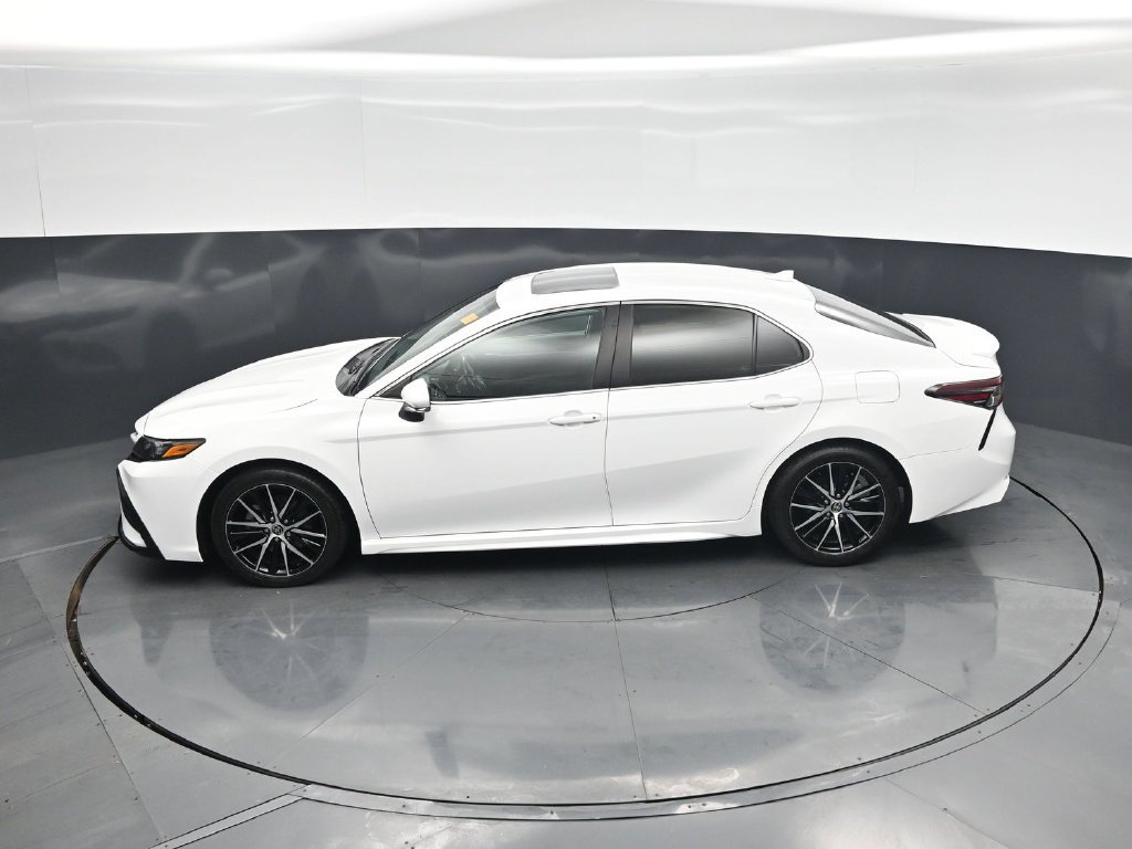 Used 2023 Toyota Camry SE w/ Cold Weather Package FWD image 38