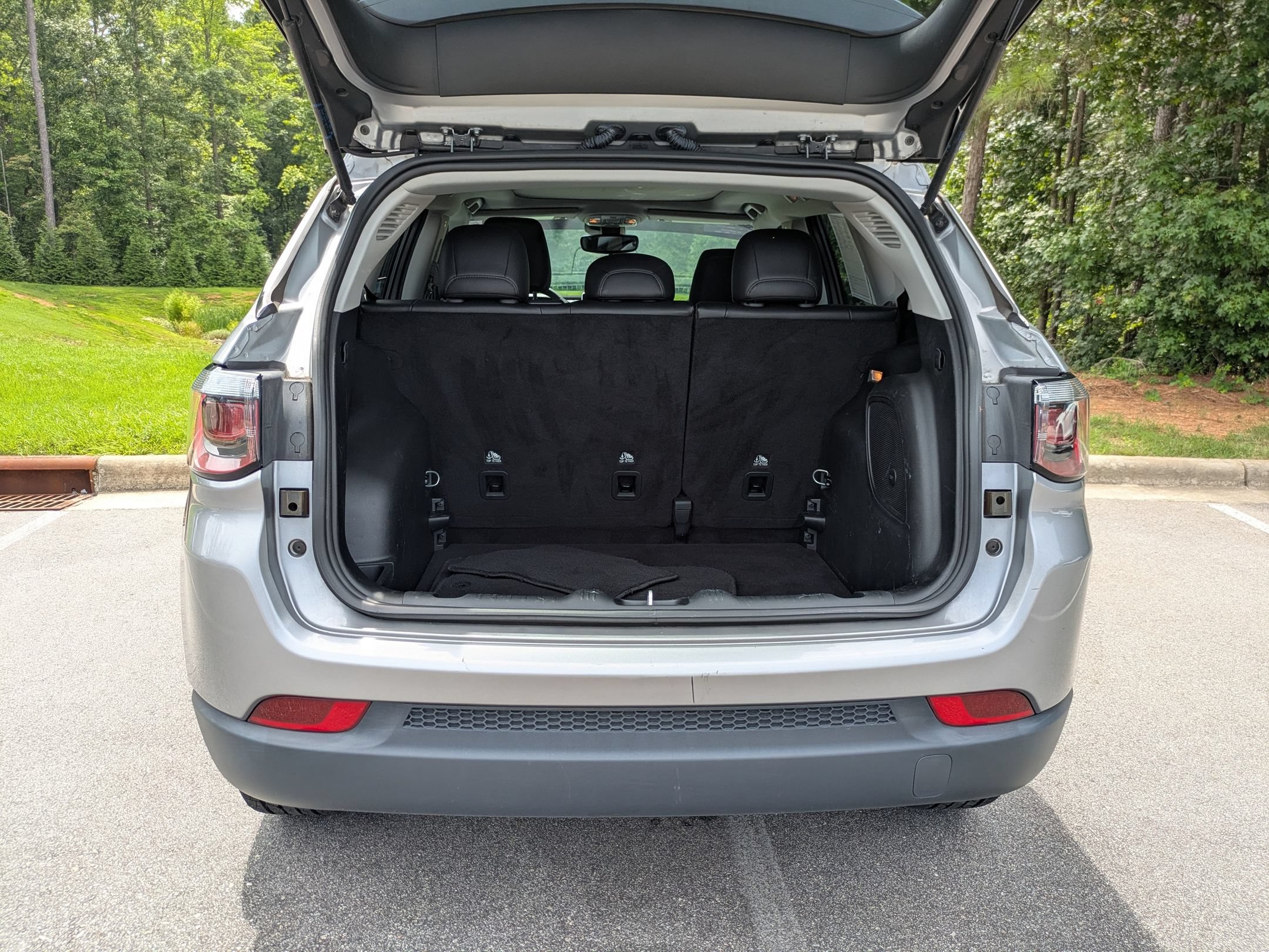Used 2022 Jeep Compass Latitude w/ Sun and Sound Group FWD image 30