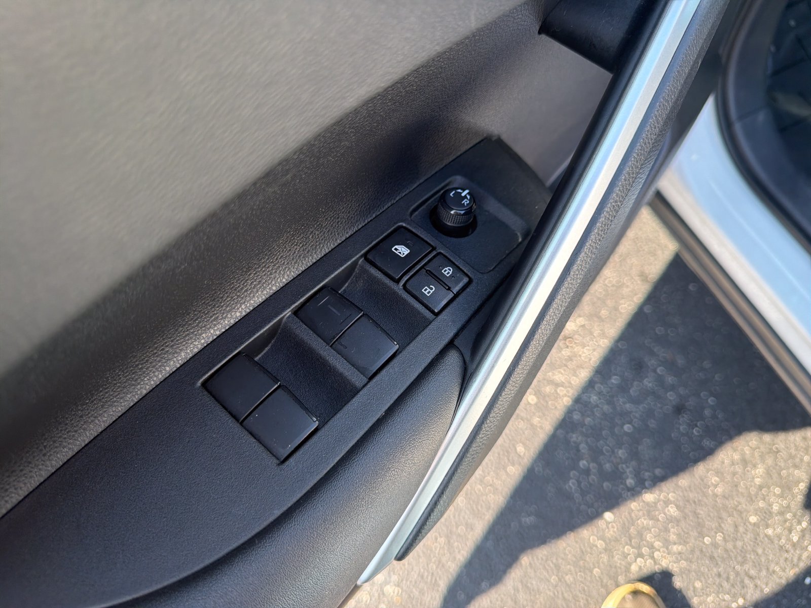 Used 2023 Toyota Corolla Cross XLE FWD image 13
