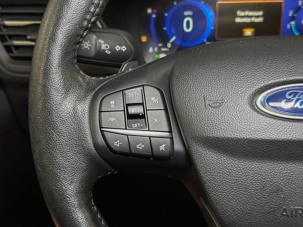 Certified 2020 Ford Escape Titanium AWD/4WD image 36