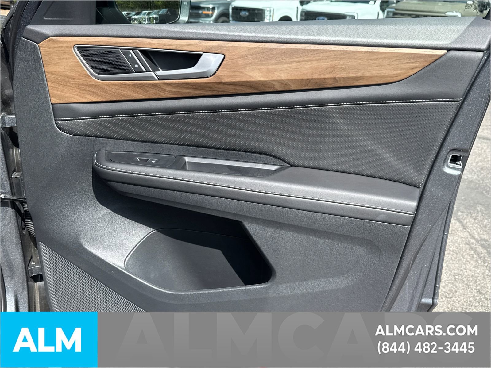 Used 2025 Volkswagen Atlas SE FWD image 17