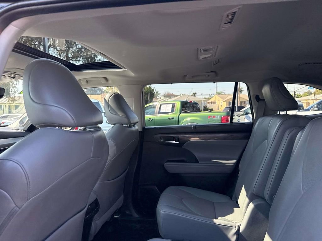 Used 2022 Toyota Highlander Limited image 13