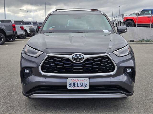 Used 2021 Toyota Highlander XLE FWD image 2