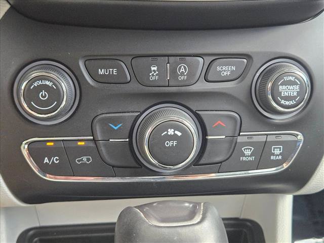 Used 2021 Jeep Cherokee Latitude Lux FWD image 14
