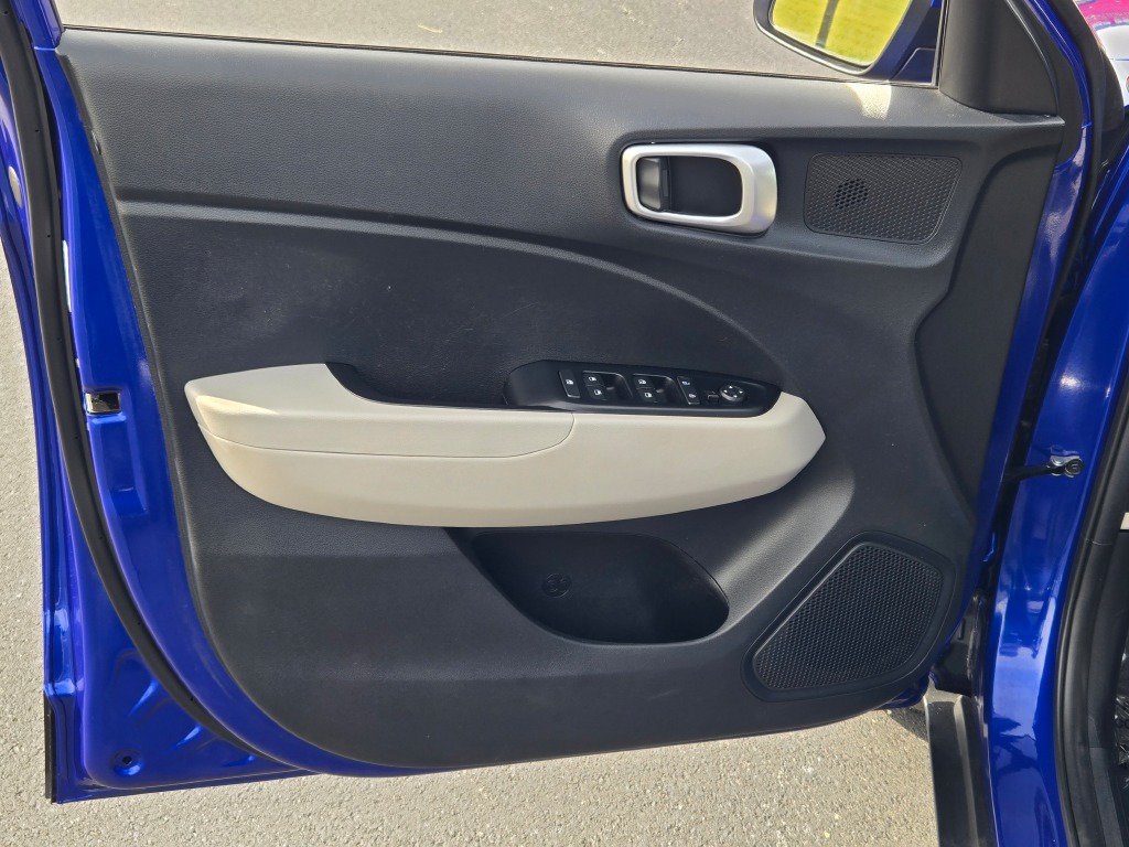 Used 2024 Hyundai Venue SEL FWD image 19