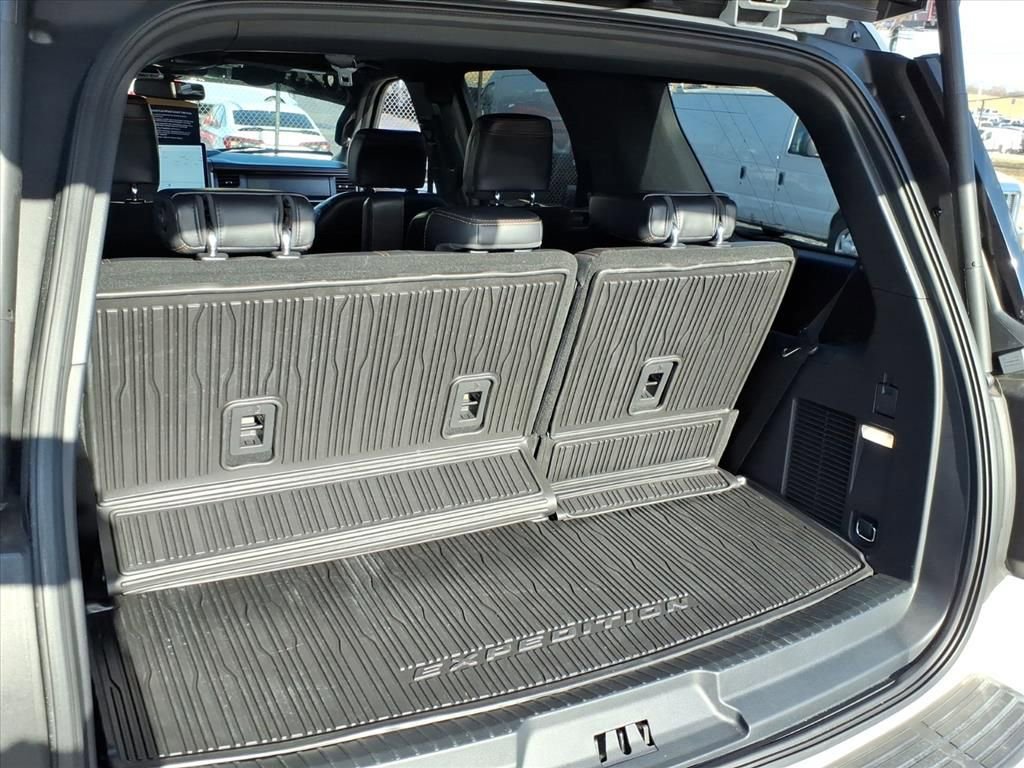 Certified 2023 Ford Expedition Platinum image 12