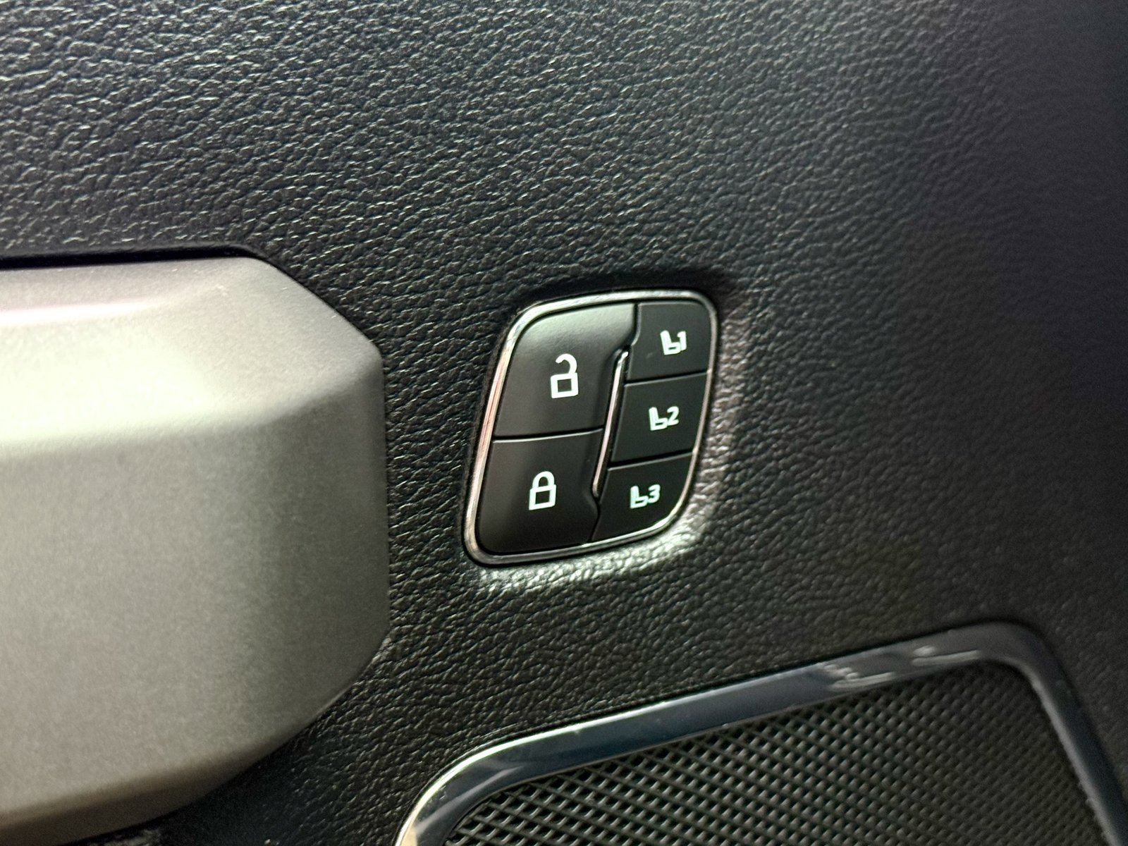 Certified 2020 Ford F250 Platinum w/ FX4 Off-Road Package image 30