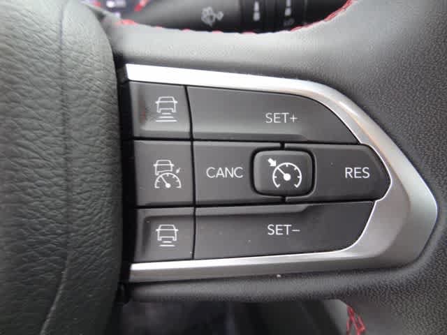 Used 2025 Jeep Compass Trailhawk AWD/4WD image 18