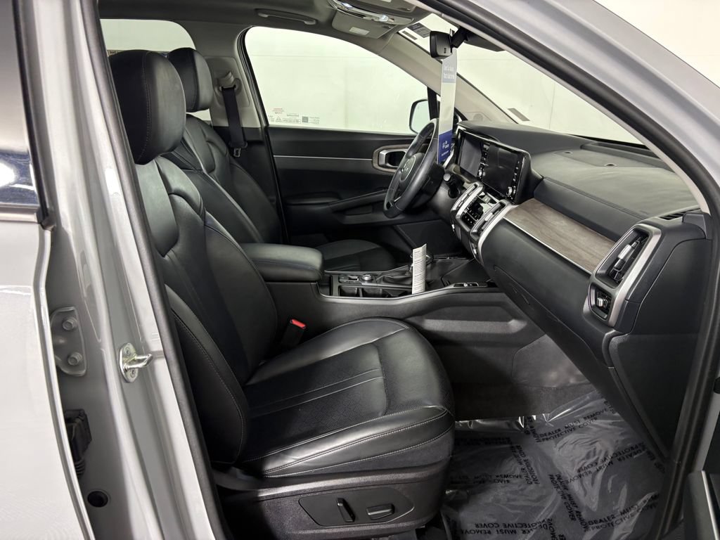 Used 2023 Kia Sorento EX w/ Panoramic Sunroof Package FWD image 38