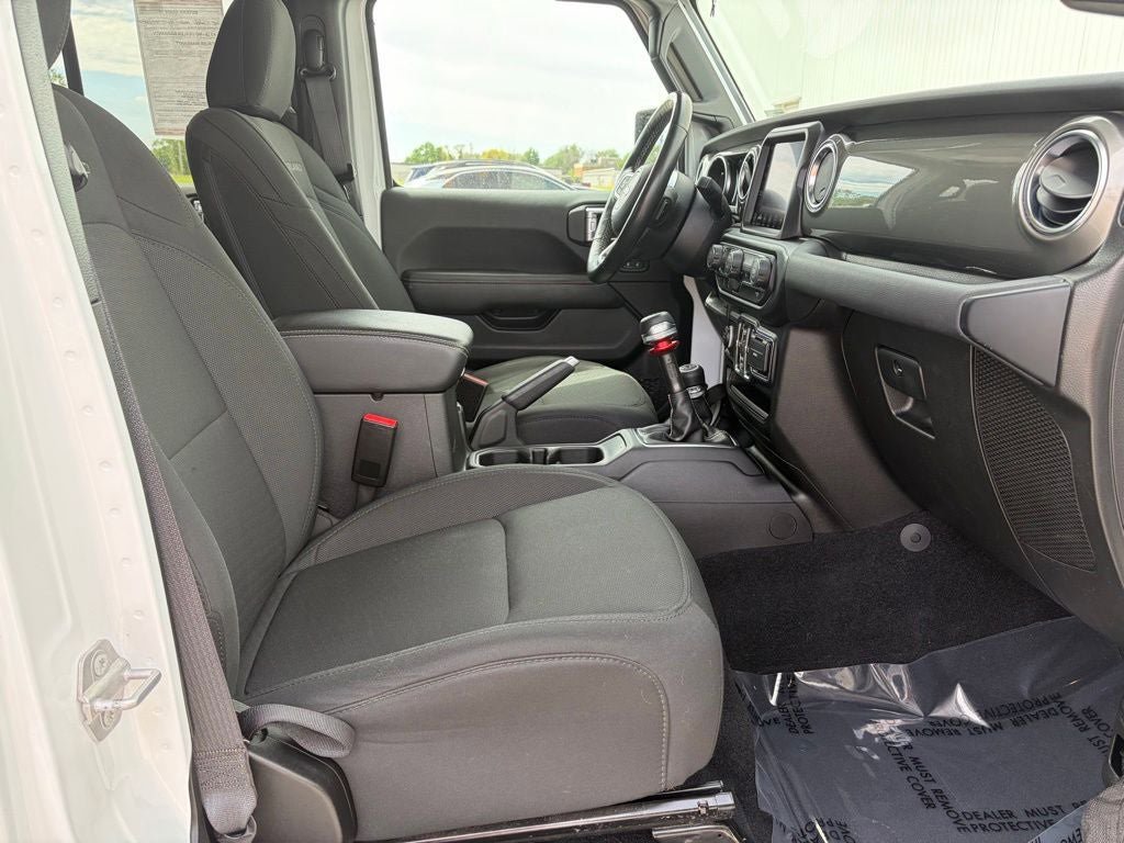 Used 2022 Jeep Gladiator Overland w/ Cold Weather Group AWD/4WD image 21