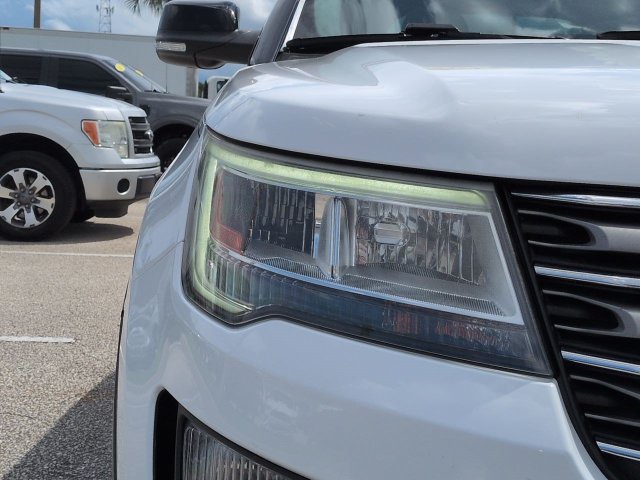 Certified 2017 Ford Explorer XLT FWD image 10