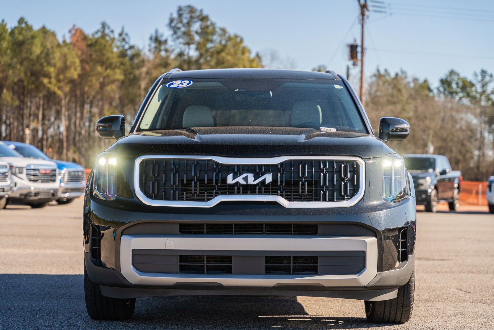 Used 2023 Kia Telluride EX w/ EX Captain's Chair Package image 2