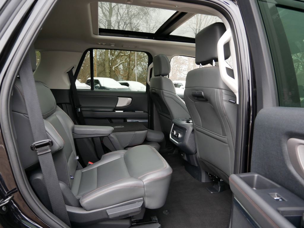 Certified 2025 Ford Expedition Active AWD/4WD image 9