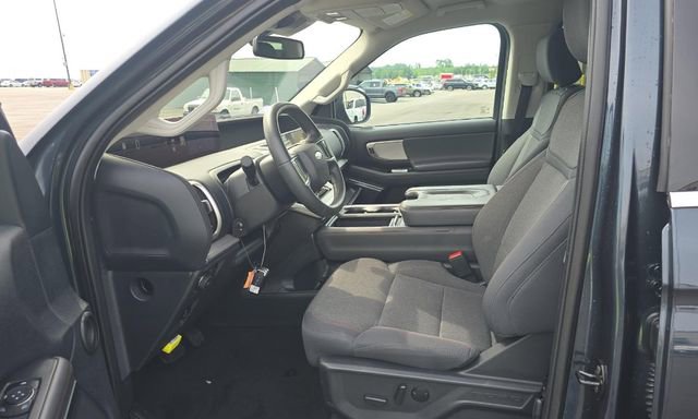 Certified 2025 Ford Expedition Active AWD/4WD image 4