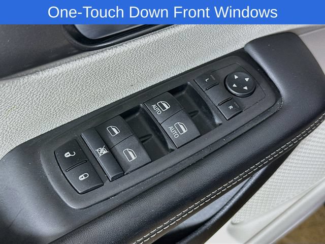 Used 2024 Chrysler Pacifica Touring-L FWD image 23