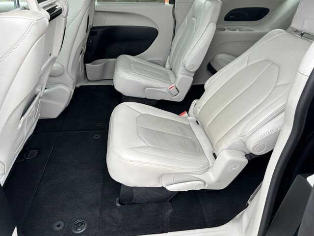Used 2019 Chrysler Pacifica Touring-L Plus w/ Advanced Safetytec Group FWD image 16