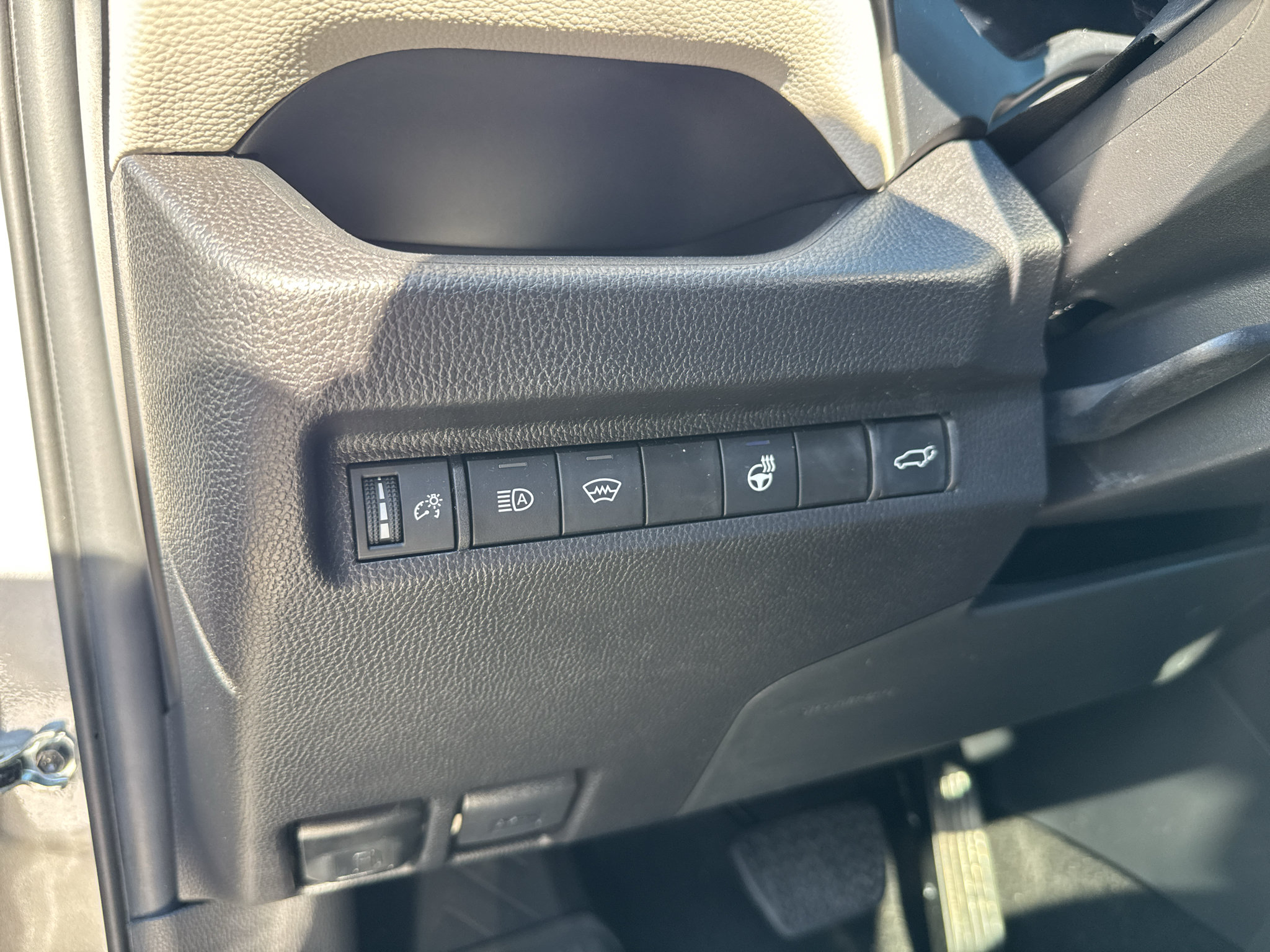 Used 2025 Toyota RAV4 XLE Premium w/ Weather Package AWD/4WD image 18