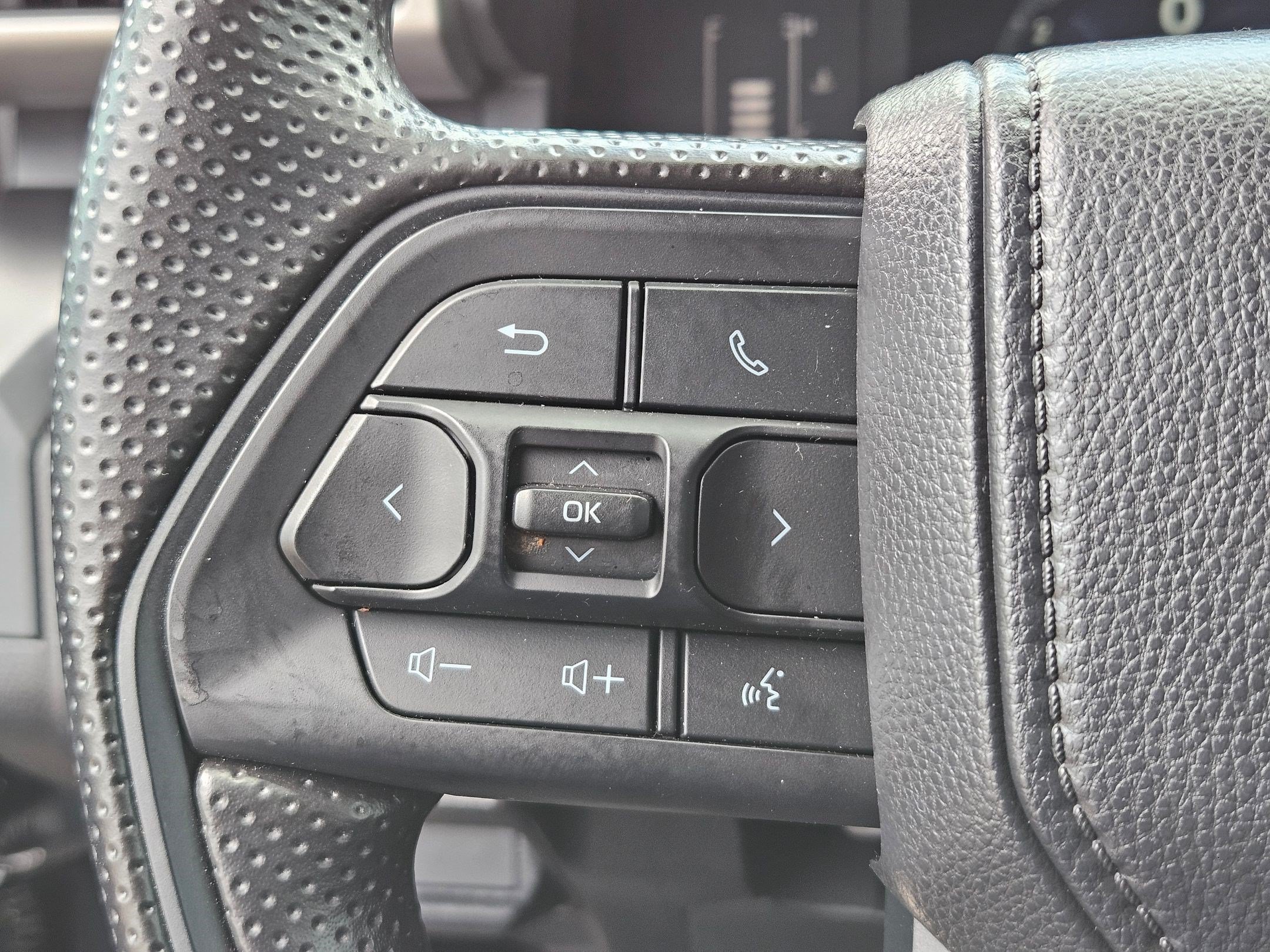 Used 2025 Toyota Tacoma SR AWD/4WD image 19