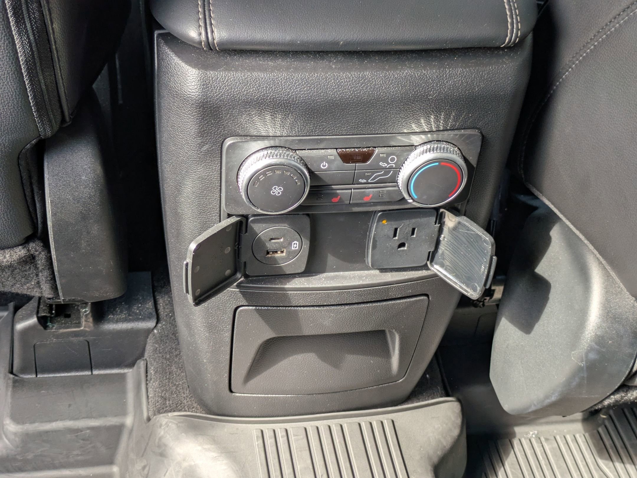 Certified 2022 Ford Explorer Limited w/ Equipment Group 301A image 31